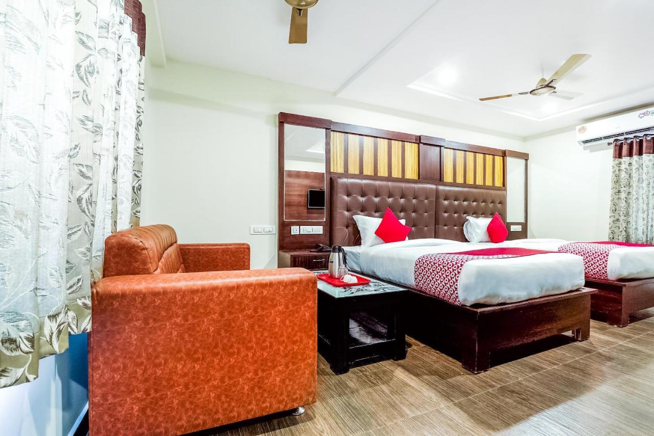 Oyo 16155 Hotel Dcm Grand Vijayawāda Exteriér fotografie