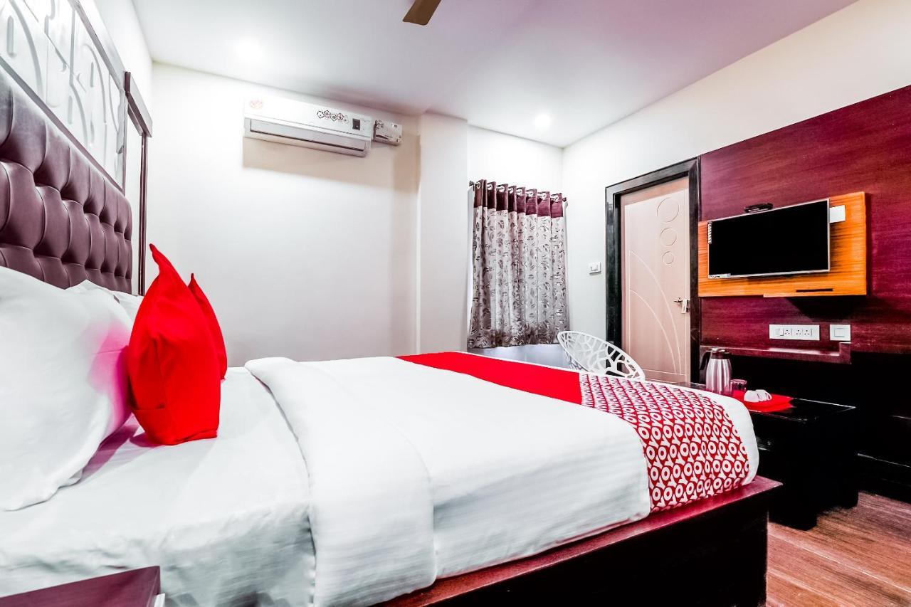 Oyo 16155 Hotel Dcm Grand Vijayawāda Exteriér fotografie
