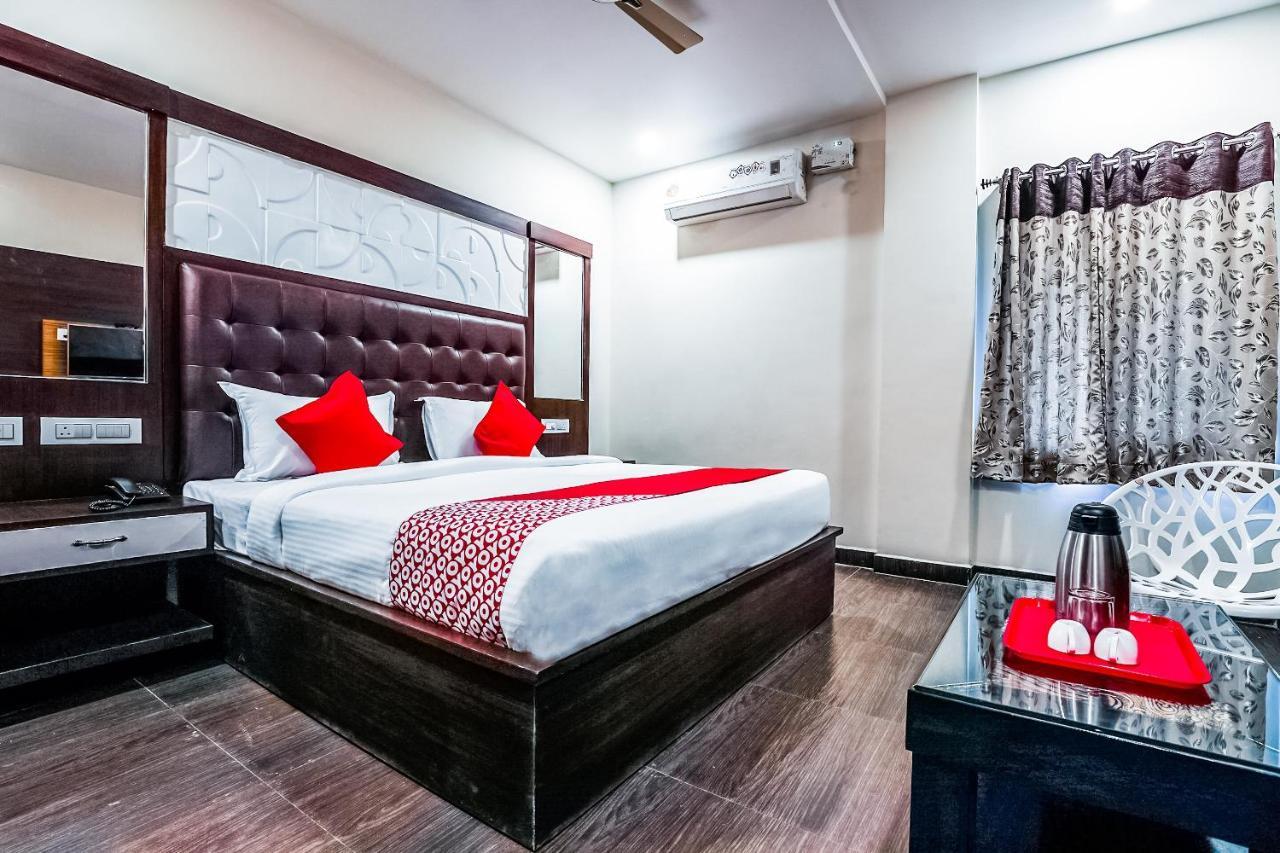 Oyo 16155 Hotel Dcm Grand Vijayawāda Exteriér fotografie