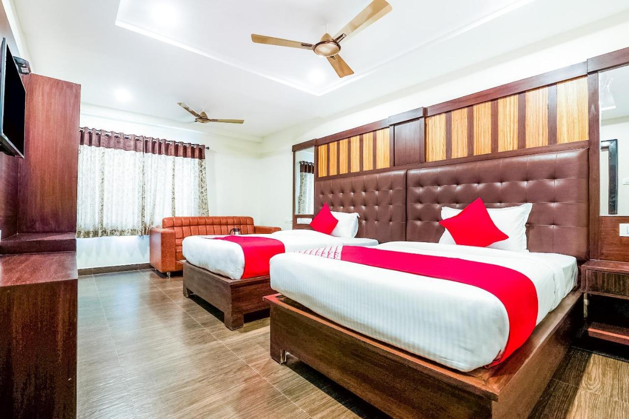 Oyo 16155 Hotel Dcm Grand Vijayawāda Exteriér fotografie