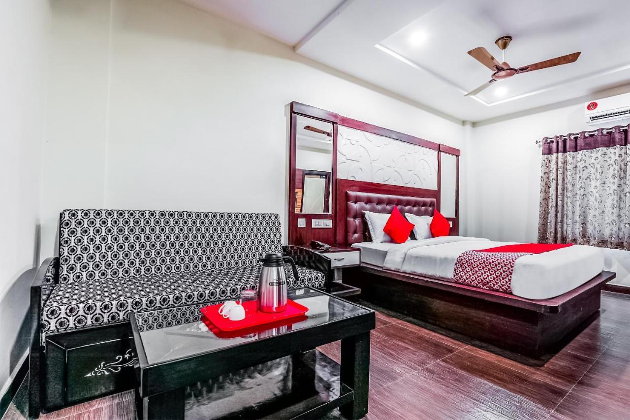 Oyo 16155 Hotel Dcm Grand Vijayawāda Exteriér fotografie