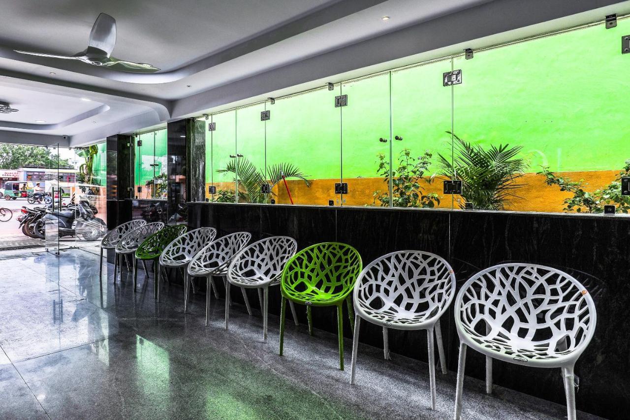 Oyo 16155 Hotel Dcm Grand Vijayawāda Exteriér fotografie
