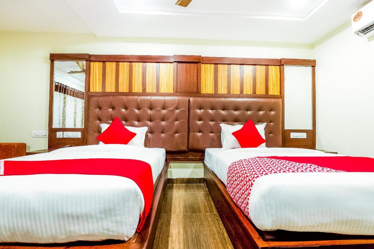 Oyo 16155 Hotel Dcm Grand Vijayawāda Exteriér fotografie